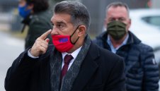 ПСЖ иска да дестабилизира Барса