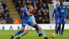 Давид Силва преподписва със Сити