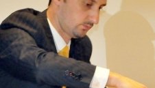 Веско Топалов на второ място ден преди края на световното по бърз шах