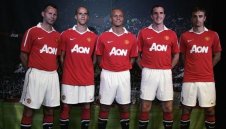 Бербатов представи новите екипи на Юнайтед + ВИДЕО