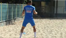 Румънецът от Левски се заигра в пясъчника