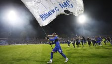 &bdquo;Син&ldquo; ренесанс след 17 години футболно средновековие