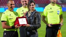 Писна й! Красива шефка заряза ЦСКА + СНИМКА