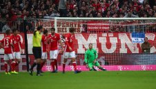 Лоши новини за Байерн! Нойер аут за няколко месеца