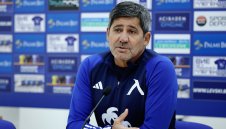 Костов: Не обръщам внимание на головете във вратата ни