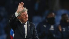 Стършелите официално назначиха Рой вместо Клаудио