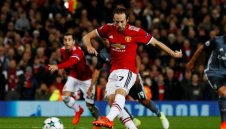 "Червените дяволи" връщат Блинд на Аякс