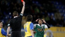 Рекорд в Холандия: Дузпа и червен картон за 25 секунди игра