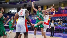 Испания ни удари лошо на старта на европейското по баскетбол