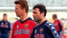 Камата дълбае: Слабакът Ван Гаал се радва на победа с автогол