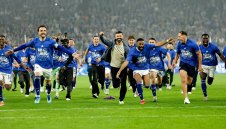 "Синя" лудост и в Германия: Шалке се завърна в Бундеслигата