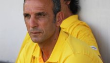 Треньорът на Ботев готов да хвърли оставка след резила