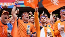 Германската полиция: Феновете в Хамбург са били добре защитени