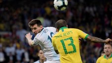 Меси се изключва от мача, ако не я гали на всеки 2 минути