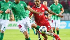 Берое вдига ключов защитник