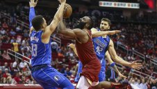 Брадата с травма, но серията му продължава