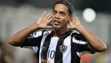 Бивш отбор на Роналдиньо подари служебна победа на Шапекоензе