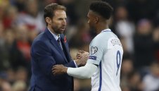 Решено! Ливърпул маха чупливия Стъридж до седмици