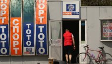 Шефът на тотото отвърна на спортния министър