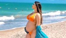 Звезда на Арсенал се раздели със секси мацка + СНИМКИ