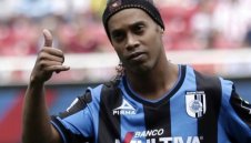 Иновация! Роналдиньо създава екстравагантна футболна лига