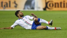 Адзурите без Кандрева срещу Испания