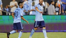 Давид Вия с първи хеттрик отвъд Океана