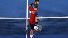 Ферер прати Лейтън Хюит в пенсия