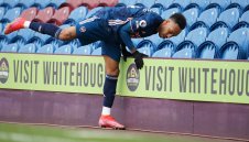 Барса представи Оба като супергерой + СНИМКА