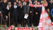 Коронавирус: Кени Далглиш беше изписан от болницата