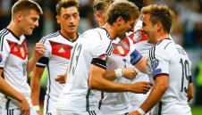 Гьотце разцъфна срещу Полша