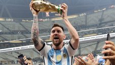 А уж щеше да го бие! Канело прати "сърце" на Меси