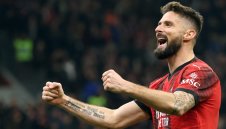 С 10 души Славия вкара два гола на "Сан Сиро", но Милан победи 4:2