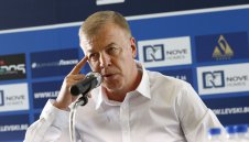 Наско Сираков ще държи 51% от акциите на Левски, 35% отиват при Тити Папазов