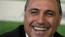 Стоичков прекарал британец с шампанско