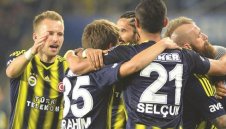 Стреляха по автобуса на Фенербахче, шофьорът е ранен