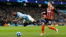 Стърлинг се извини за идиотската дузпа