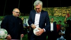 Решено е! Карлето ще вдига Италия "от мъртвите"