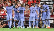 Реал Мадрид тръгна с трудна победа