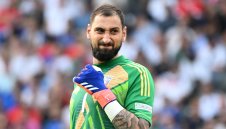 Феновете на Италия освиркаха тима