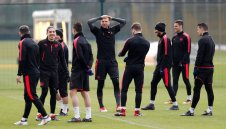 Хаман направи на трески "стресираната пейка" Мертезакер