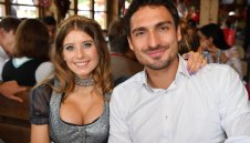 Млада любовница разцепи брака на Матс Хумелс + СНИМКИ