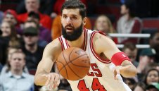 В Чикаго Булс се млатят здраво