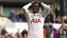 Тотнъм иска да се отърве от Адебайор