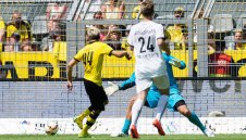 Дортмунд мушна 17 гола за 60 минути