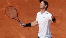 Мъри тръгна лошо, но успя да обърне Клижан