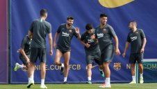 Високо напрежение между играчи и шефове на Барса