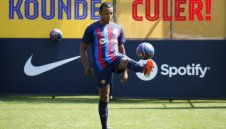 Ливърпул ще гони титлата в Англия с лидер на Барса