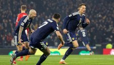 Лудост в Глазгоу! Шотландия излъга Дания с 4:2 след страхотна драма