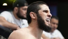 Дали? Махачев щял да доминира лесно над Волкановски